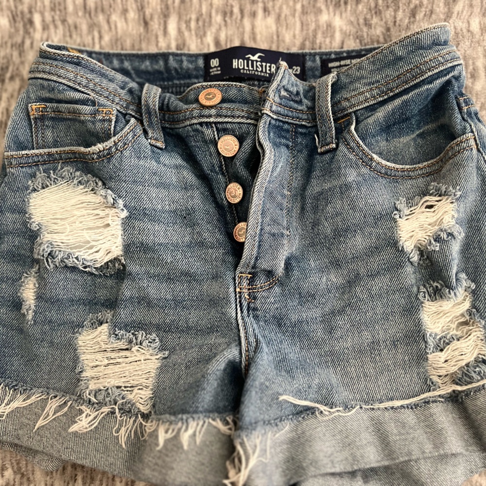 Hollister high rise mom short 3” size 00/23 medium blue denim distressed